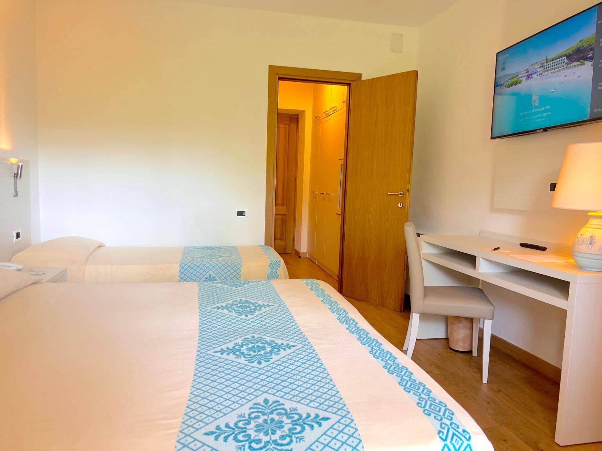 Hotel Dei Pini Fertilia Bagian luar foto