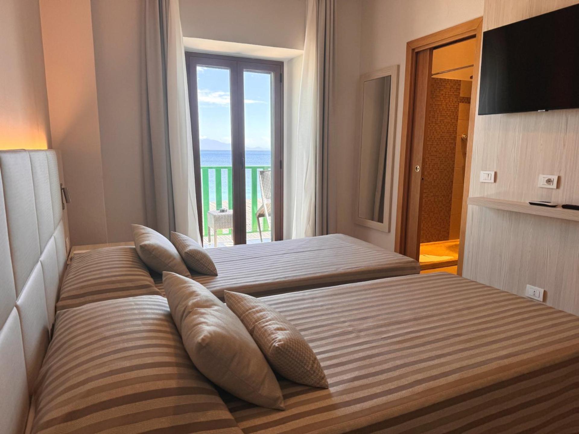 Hotel Dei Pini Fertilia Bagian luar foto